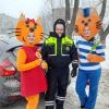 Полицейские из Харовска присоединились к акции «Цветы для автоледи» 08.03.2023